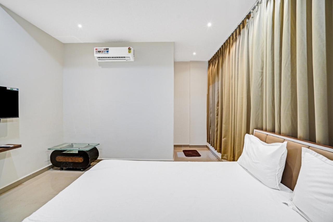 Collection O 83775 Hotel 4King Surat Bagian luar foto
