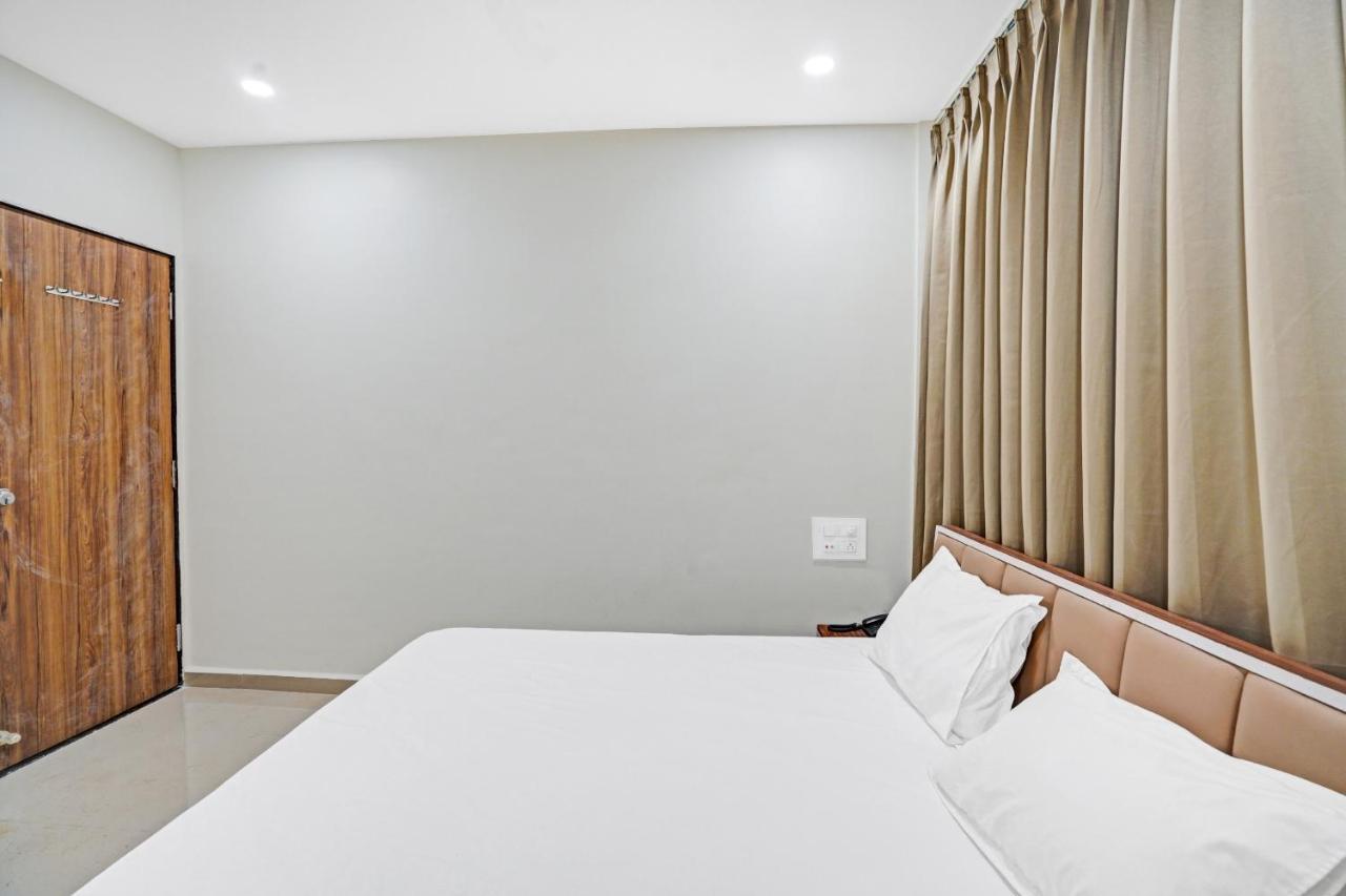 Collection O 83775 Hotel 4King Surat Bagian luar foto