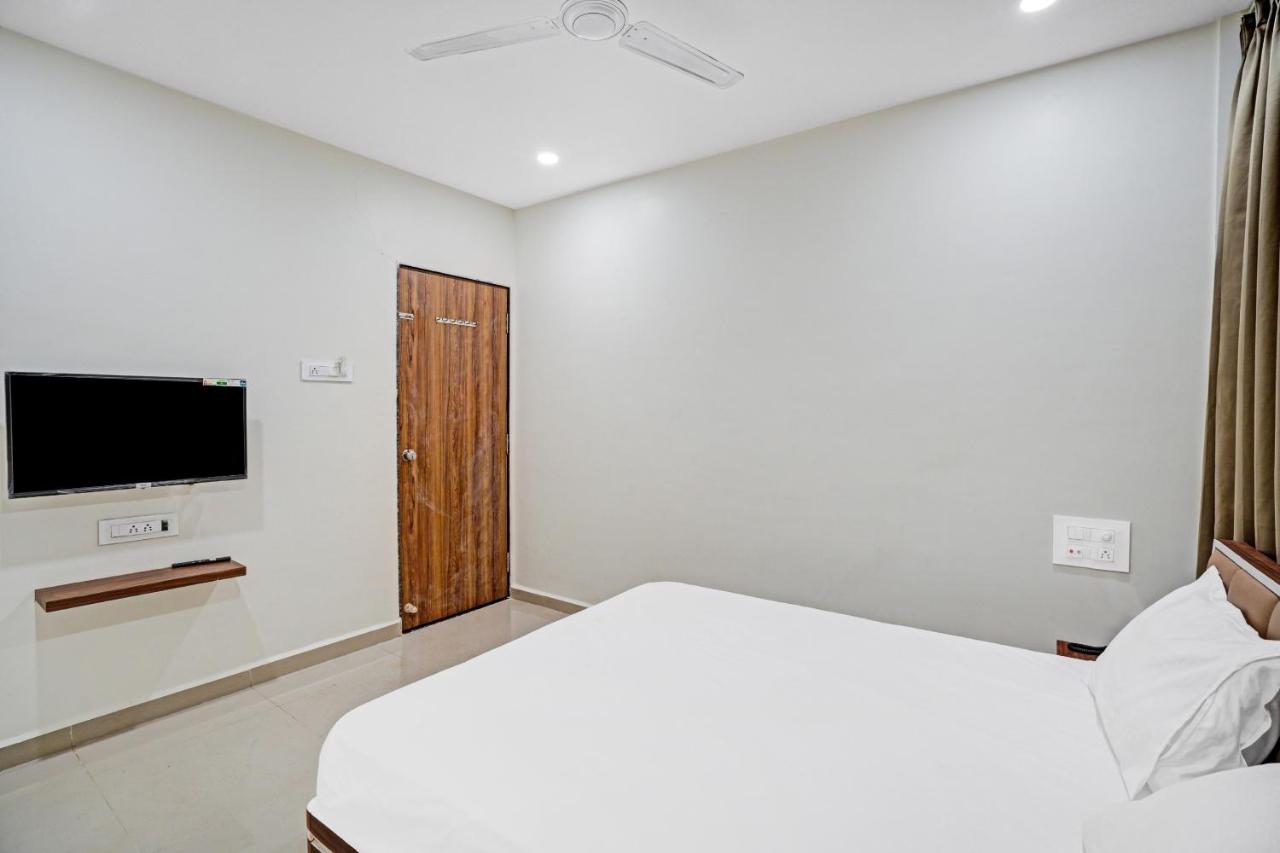 Collection O 83775 Hotel 4King Surat Bagian luar foto