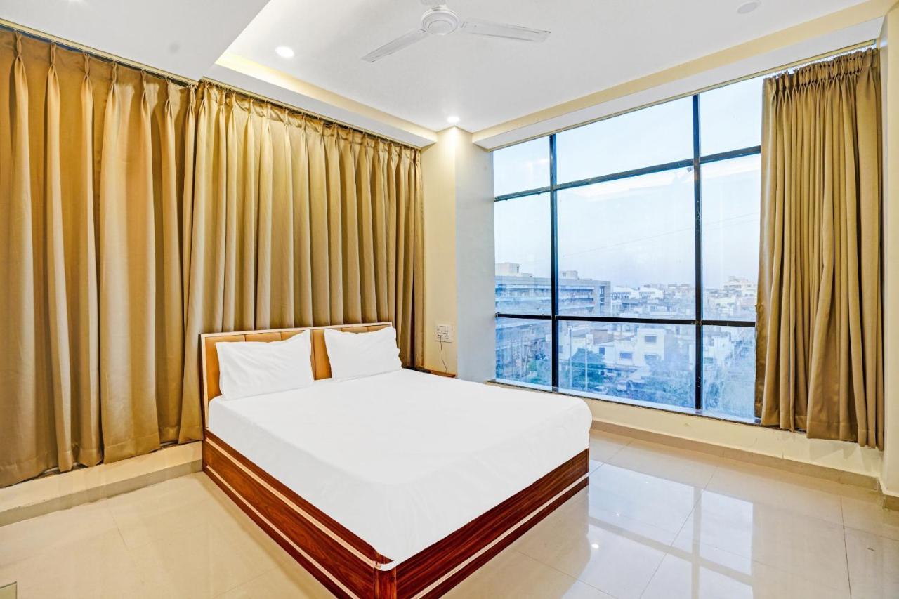 Collection O 83775 Hotel 4King Surat Bagian luar foto