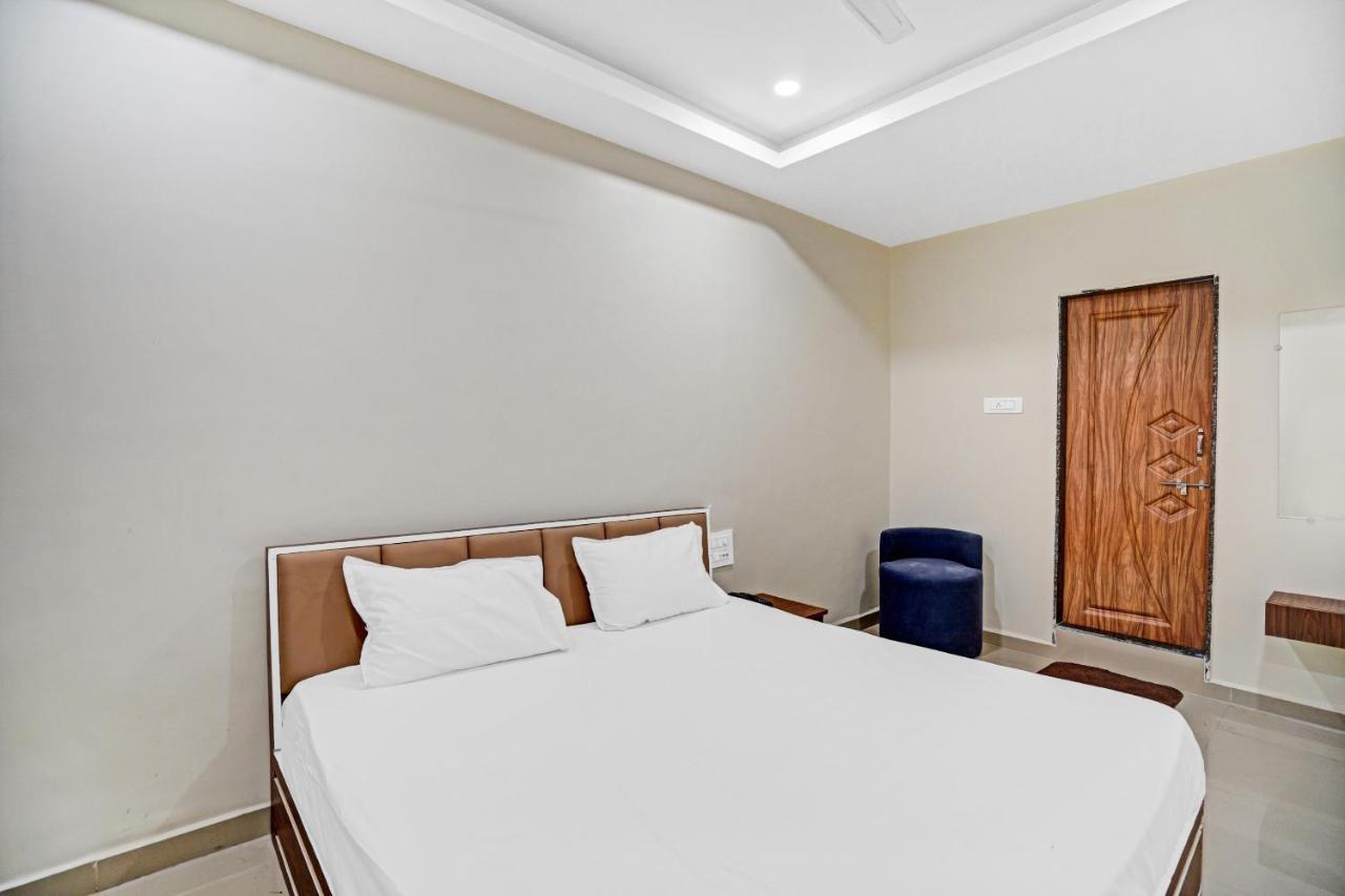 Collection O 83775 Hotel 4King Surat Bagian luar foto